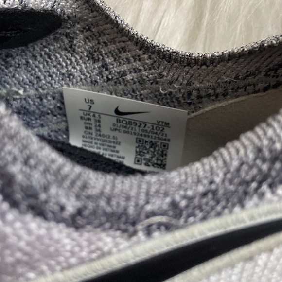 Nike react women’s running shoes - Picture 3 of 4